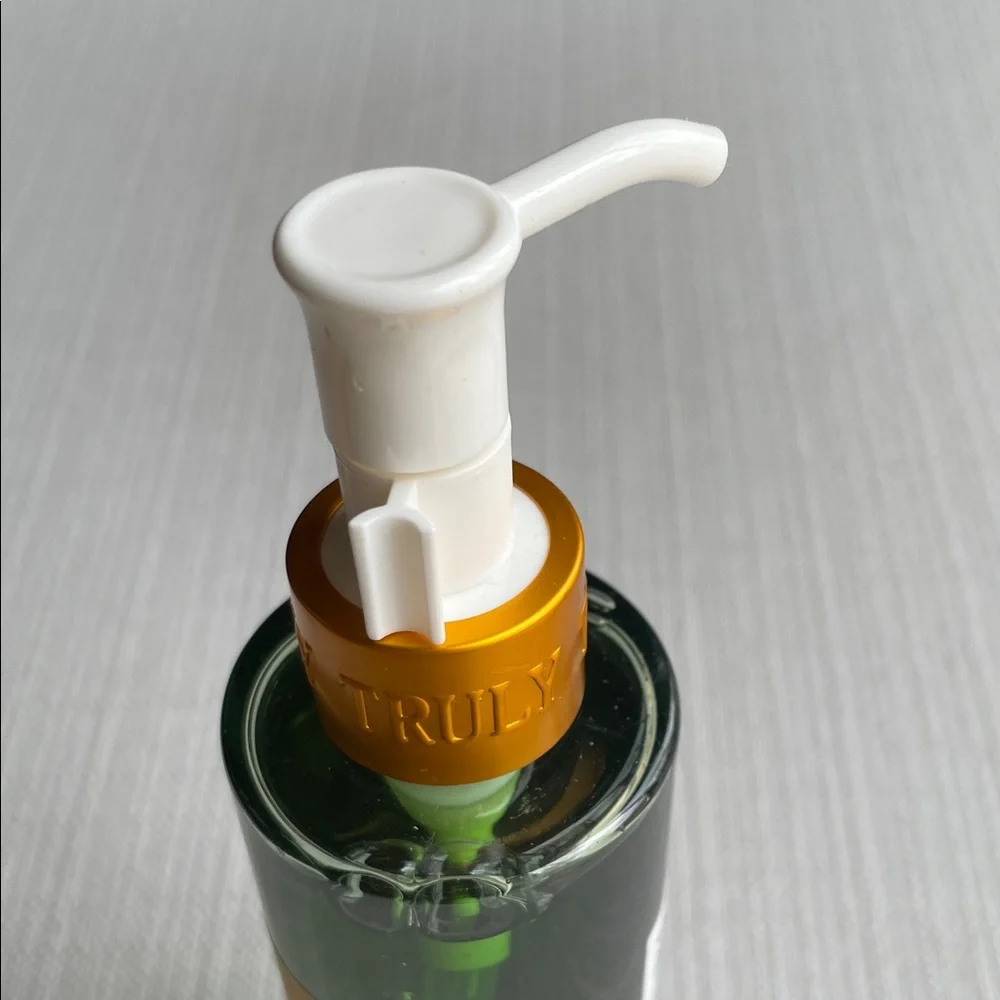 TRULY Anti-Blemish BODY Cleanser full sized